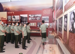 凝聚在党的旗帜下--部队官兵参观“人民军队庆祝中国成立100周年主题展览”侧记