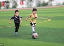 让孩子在周末有球可踢 孩子喜欢踢足球怎么培养